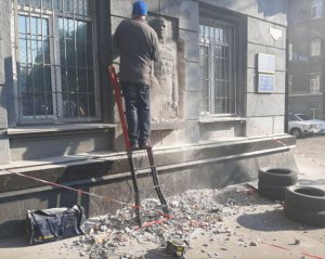 Двоє &quot;слуг народу&quot; обурилися знесенню барельєфа Жукова в Одесі