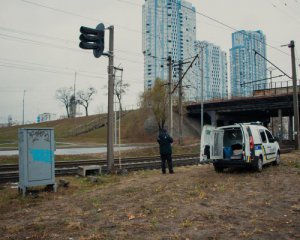 В Киеве электричка насмерть сбила женщину