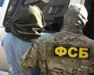 ФСБ вербует украинцев, которые ездят в аннексированный Крым