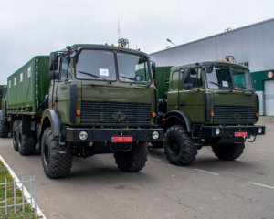 Українській армії дали нові військові вантажівки