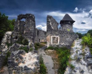 Руины закарпатских замков показали с высоты птичьего полета