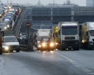 Вантажівкам обмежили в&#039;їзд до Києва