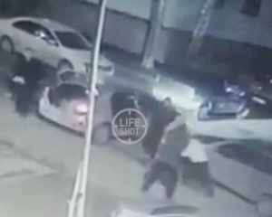 Трое таксистов-россиян до смерти забили пассажира, потому что не заплатил