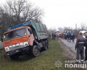 Легковушка врезалась в грузовик - среди погибших ребенок