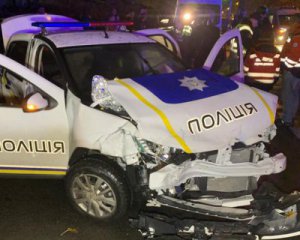 Поліцейський автомобіль зіткнувся із таксі: постраждали 4 людей