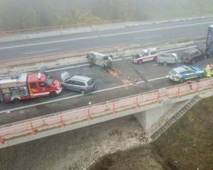 Через негоду зіштовхнулися 18 автівок