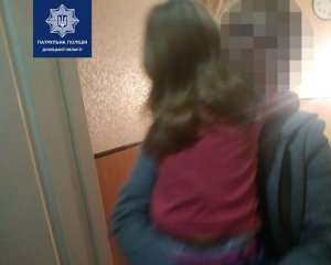 5-летняя девочка плакала ночью на балконе