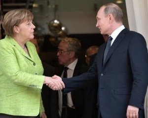 Путін і Меркель провели телефонні переговори
