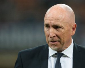 Тренер итальянского клуба пригласил фанатов команды выпить пива в баре