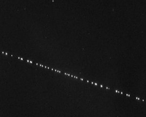 НЛО: супутники влаштували скандальне світлове шоу в космосі