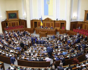 11 законопроектів про землю: Рада почала засідання