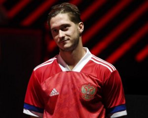 Аdidas перевернул вверх ногами флаг сборной России