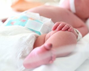 Немовляті з ознаками двох статей зробили складну операцію