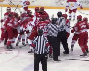 Белорусские хоккеисты подрались с россиянами