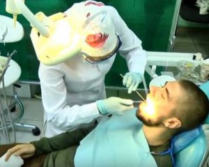 Військовим почали безкоштовно вставляти зуби