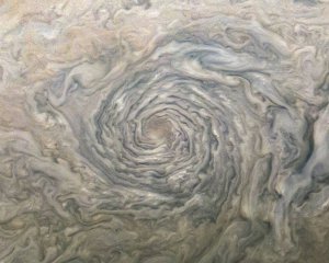 Показали впечатляющий снимок большого урагана на Юпитере