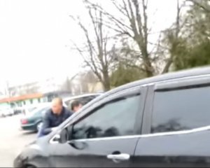 На Київщині посадовець наїхав на журналістів