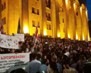 В Грузии возобновились протесты