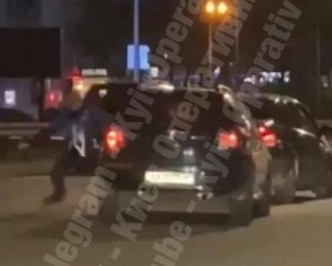 У столиці збили водія, який влаштував розбірки на дорозі