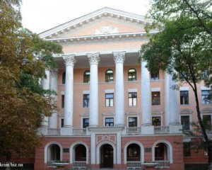 Оккупанты продают здание украинского института