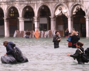 Масштабное наводнение в Венеции: вода стала уходить