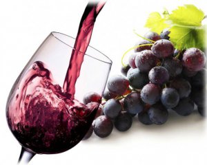 Уповільнює старіння, лікує судини та рятує від зайвої ваги: чим корисне вино