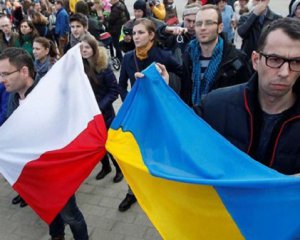 Скільки українців попросили притулку у Польщі