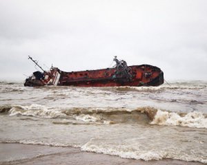 Аварія танкера: двоє моряків залишаються у лікарні
