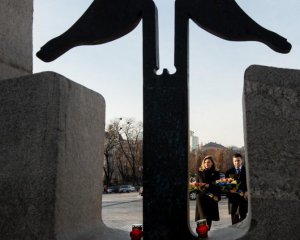 Владимир Зеленский почтил память жертв Голодомора
