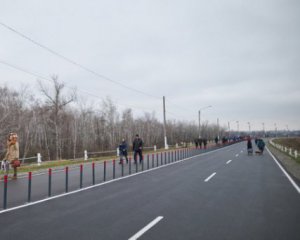 Зеленський показав, як будували міст у Станиці Луганській