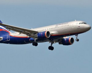 В России экстренно сел пассажирский самолет: умер пилот