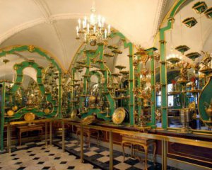 Прикраси на мільярд євро: у Німеччині пограбували музей