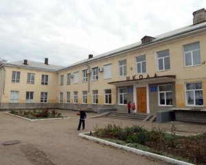 Из-под дна постучали: в крымские школы не будут пускать родителей