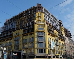 На Подолі знесуть зайві поверхи "дому-монстра"