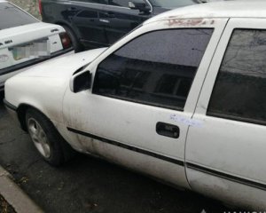 Водій врізався в машину патрульних та напав на поліцейського