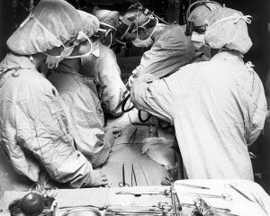 Вперше провели унікальну операцію на серці