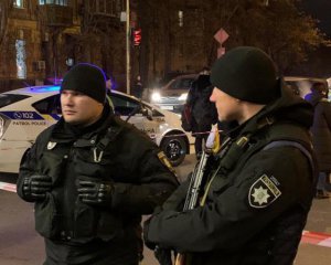 Приніс карабін і картонку: підозрюваних у замаху на Соболєва привезли на місце злочину