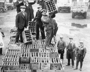 Люди скуповуються і напиваються - відмінили поправку до конституції