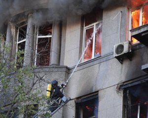 Шукають тіла  жертв пожежі в Одеському коледжі