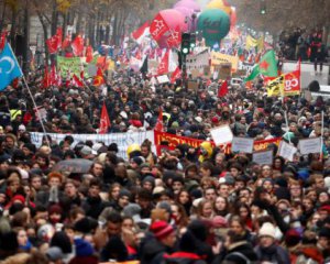 800 тыс. французов вышли на протесты