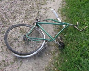 На Житомирщині поліцейський збив велосипедиста і втік
