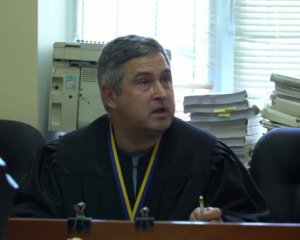Оставили в должности судью, который позволил разгон Майдана