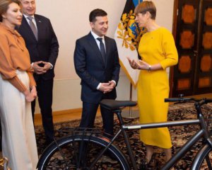 Президент Естонії пояснила, чому подарувала Зеленському велосипед
