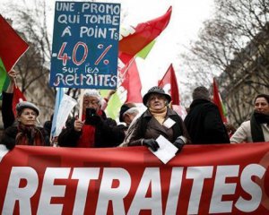 У Франції скасували реформу, яка спричинила масові протести