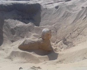 У пустелі натрапили на копію сфінкса