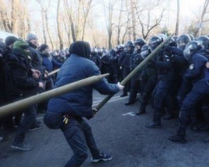 Столкновения под парламентом: полиция задержала 26 человек