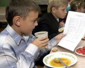 У Росії в школах та садочках дітей годували гнилим м'ясом