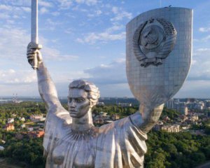 Чимала сума може завадити демонтажу комуністичної символіки з київського пам&#039;ятника