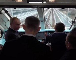 Путін проїхався потягом по Кримському мосту – у Зеленського оперативно відреагували