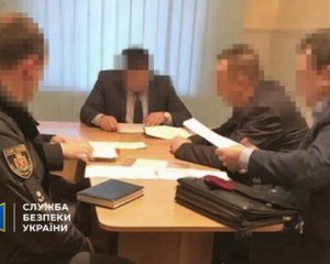 Мэра подозревают в растрате денег, которые дали на дороги